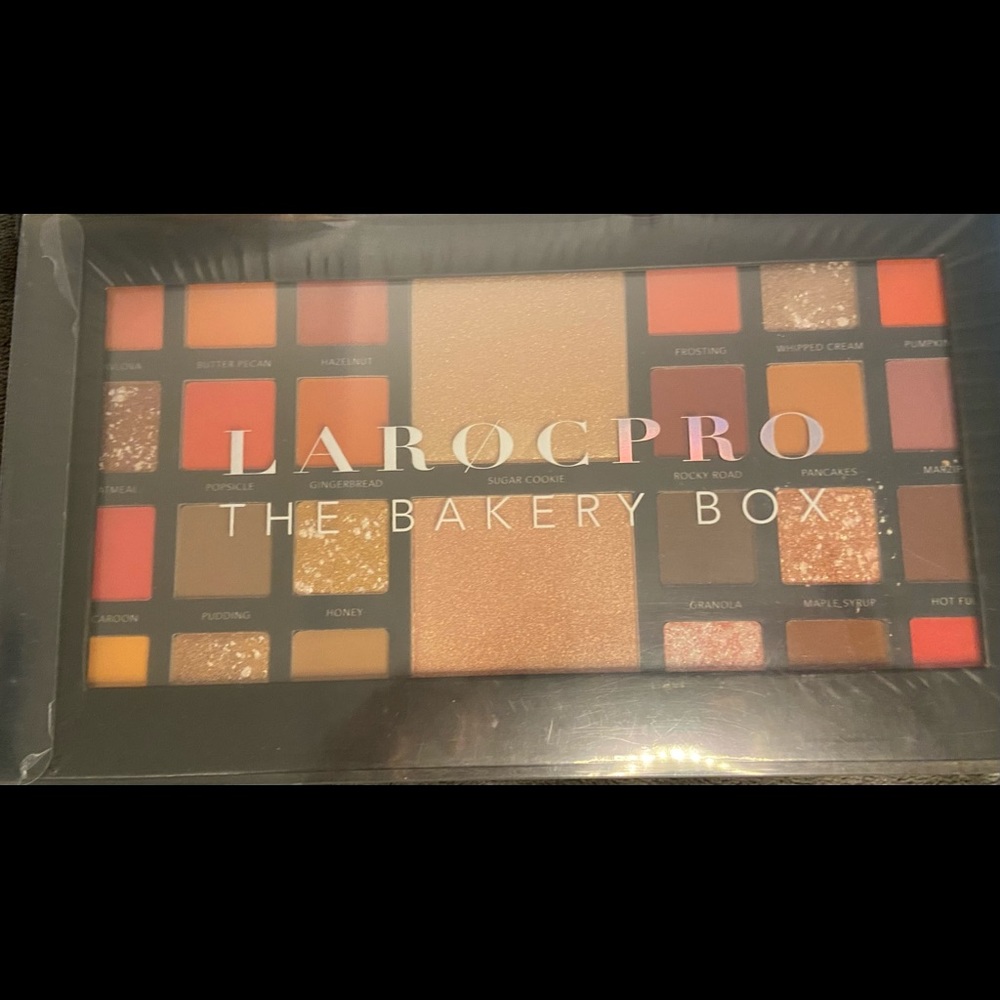 BNIB Laroc Pro The Bakers Box Eyeshadow Palette
